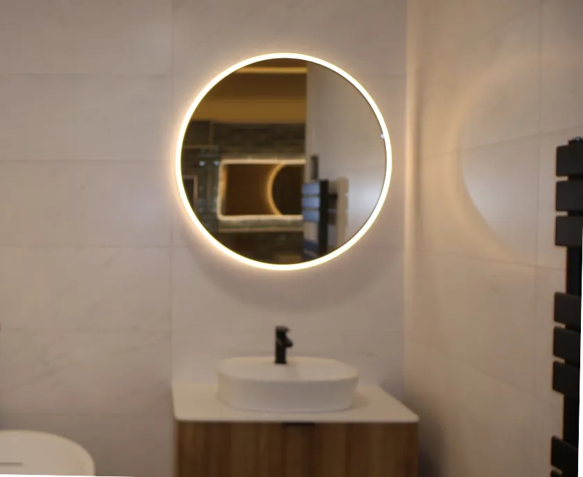 Illuminated Details & Strong Contrasts